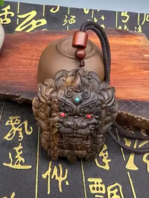 沉香木雕刻吊坠